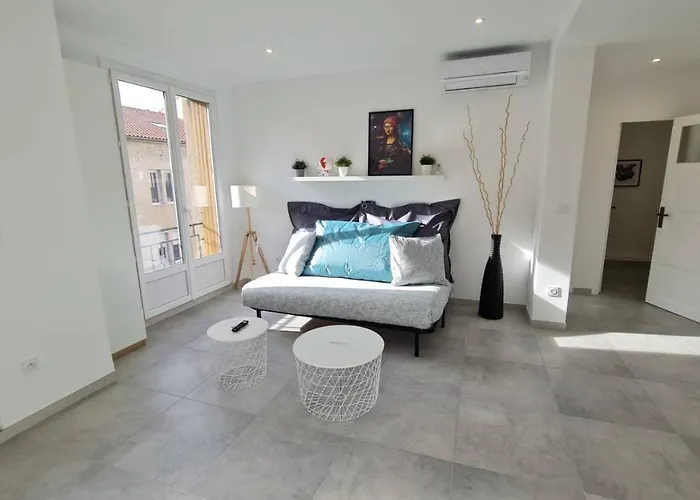 Maxbnb - T2 Balcon 50M2 - Climatise - Ouest -